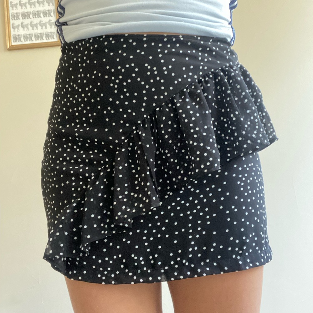 Black mini skirt with asymmetrical ruffle